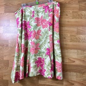 Avenue Size 16 Floral Swing Skirt with a Side Zipper & Hook-n-Bar closure